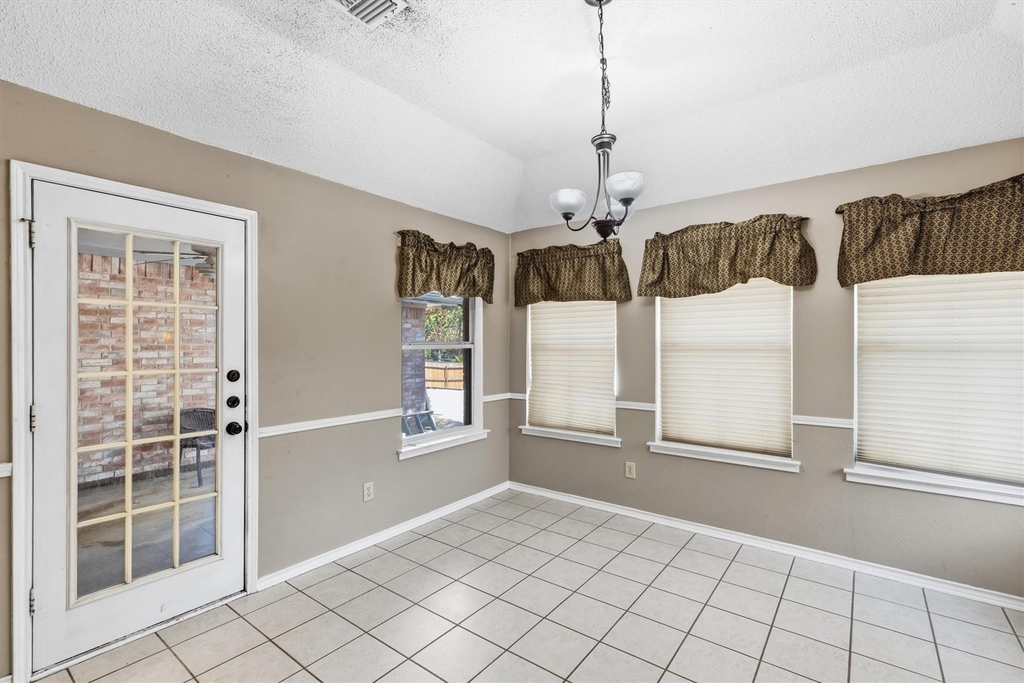 5106 Lee Hutson Lane - Photo 6