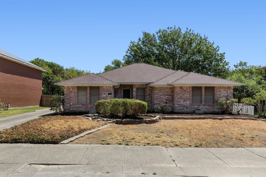5106 Lee Hutson Lane - Photo 0