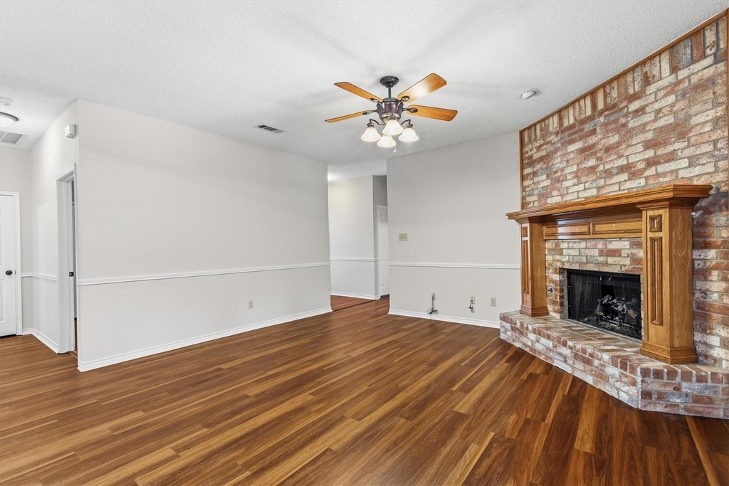 5106 Lee Hutson Lane - Photo 3