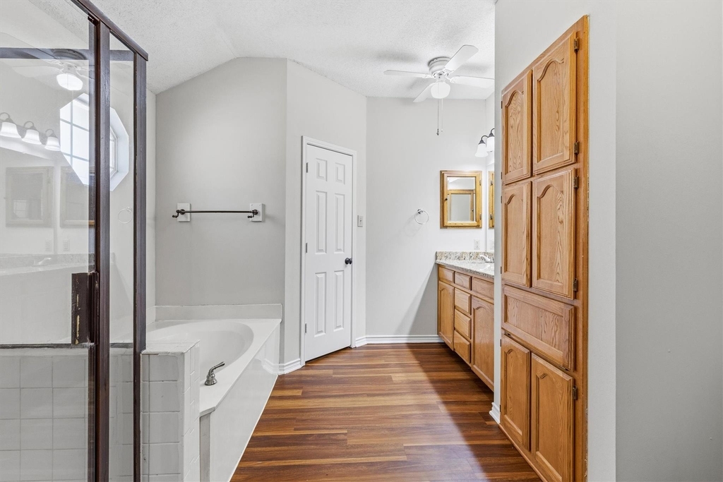5106 Lee Hutson Lane - Photo 9