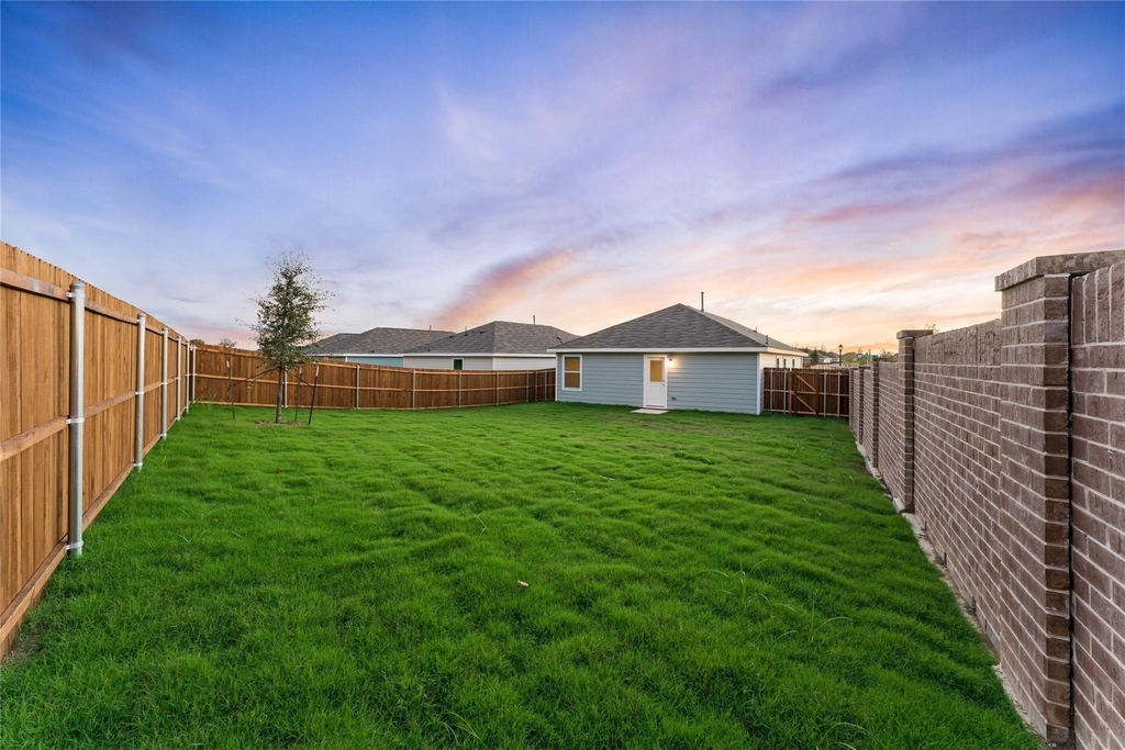 7512 Woodpecker Drive - Photo 2