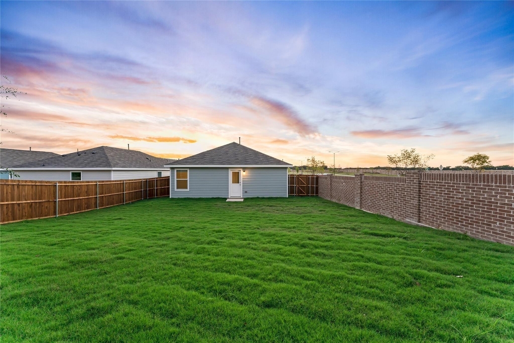7512 Woodpecker Drive - Photo 3