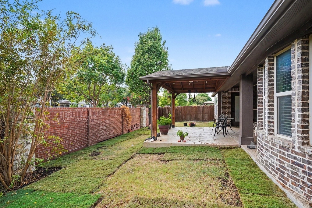 2412 Lynbridge Drive - Photo 33