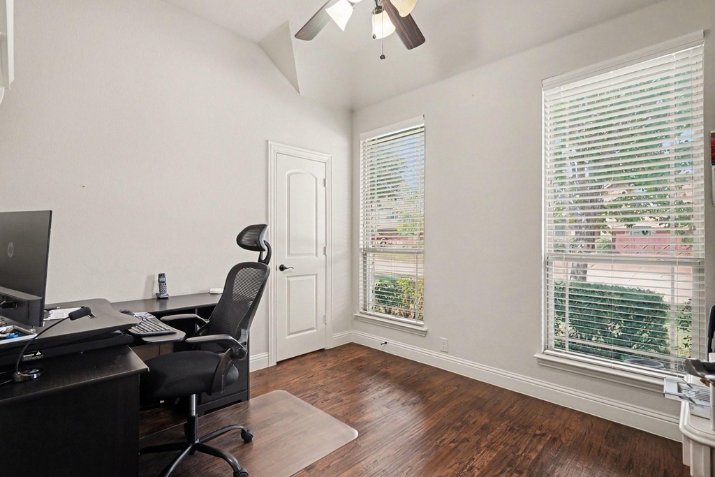 2412 Lynbridge Drive - Photo 14