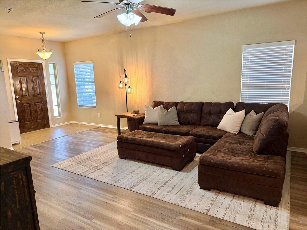 1068 Meadow Scape Drive - Photo 3