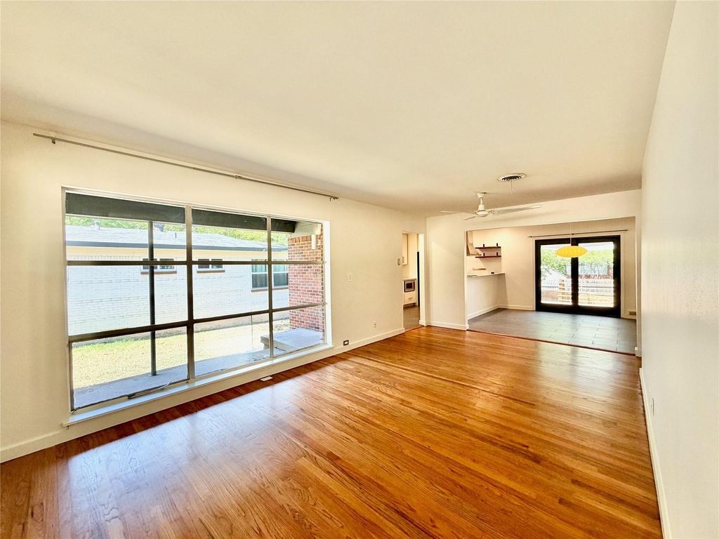 2223 Forest Oaks Drive - Photo 2