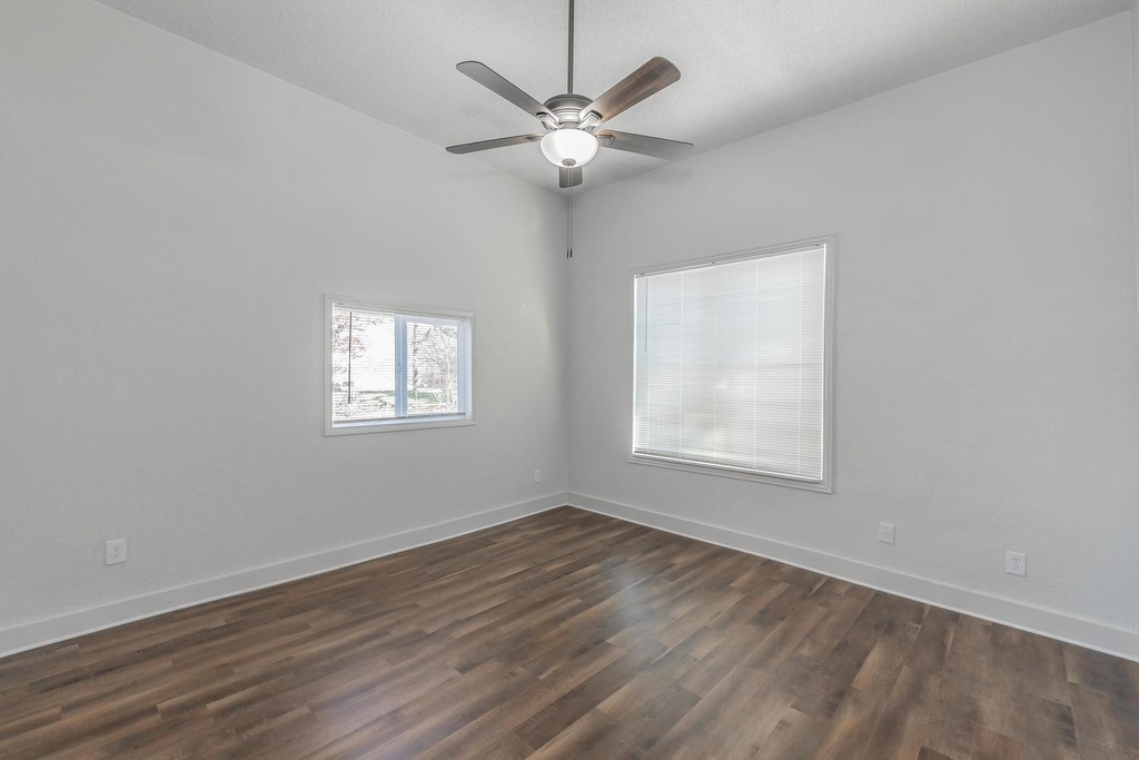 505 N Lamar Street - Photo 5