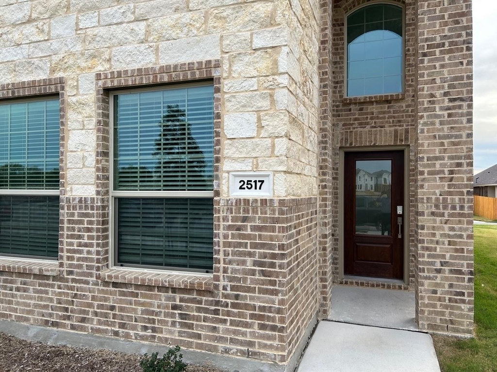 2517 Maplehurst Drive - Photo 2