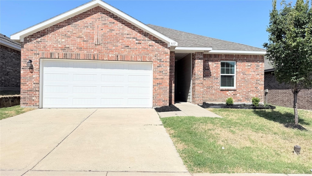 717 Yorkshire Drive - Photo 0
