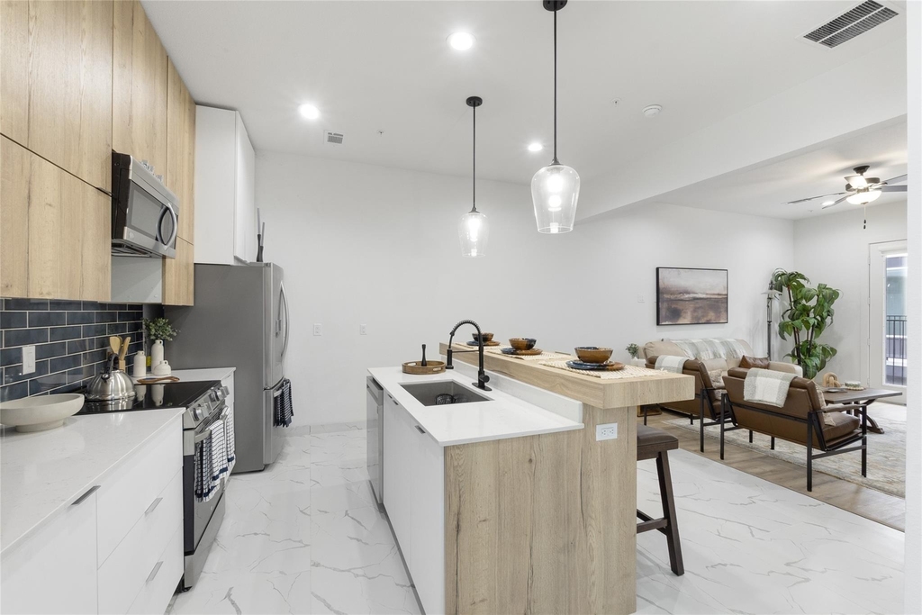 4314 Roseland Avenue - Photo 3