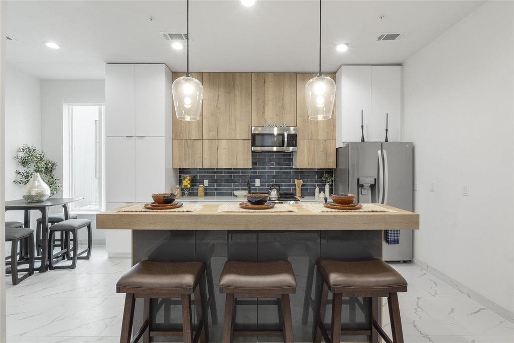 4314 Roseland Avenue - Photo 2