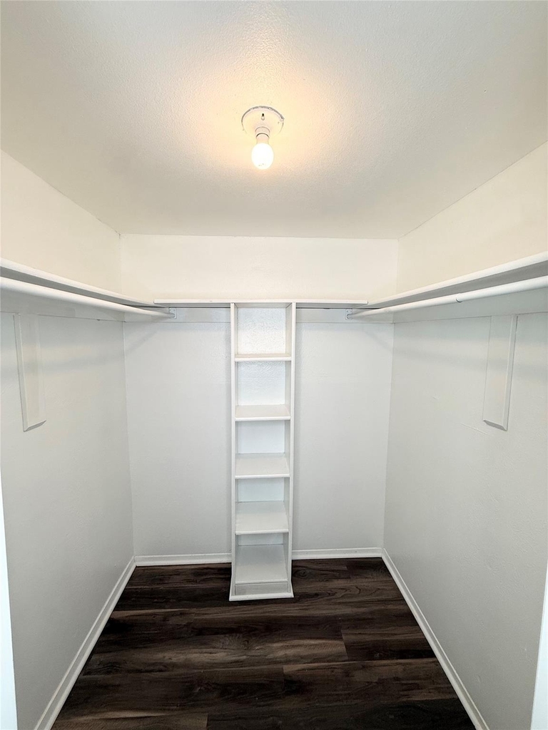 10650 Steppington Drive - Photo 11