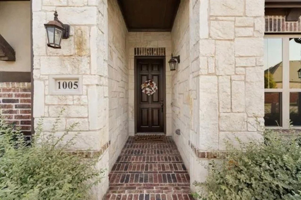 1005 Benbrook Trail - Photo 2