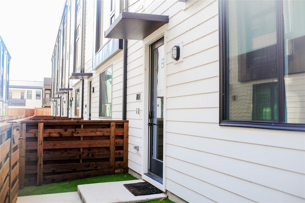 3616 San Jacinto Street - Photo 2