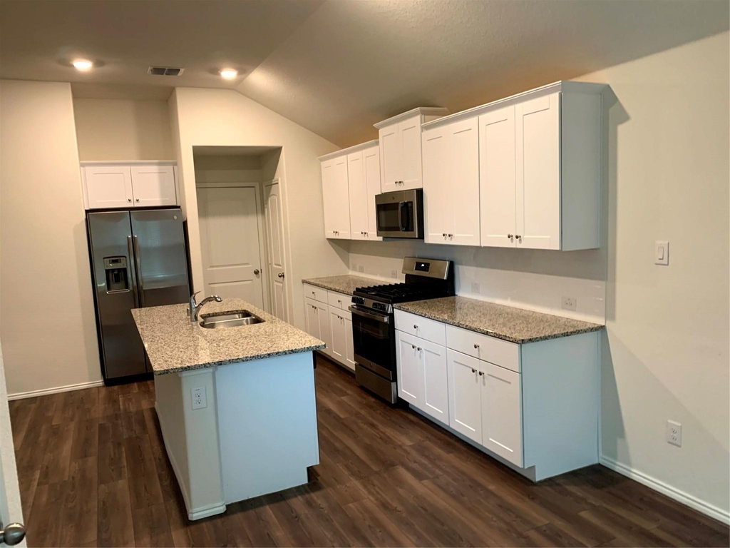 2444 Larimar Drive - Photo 3