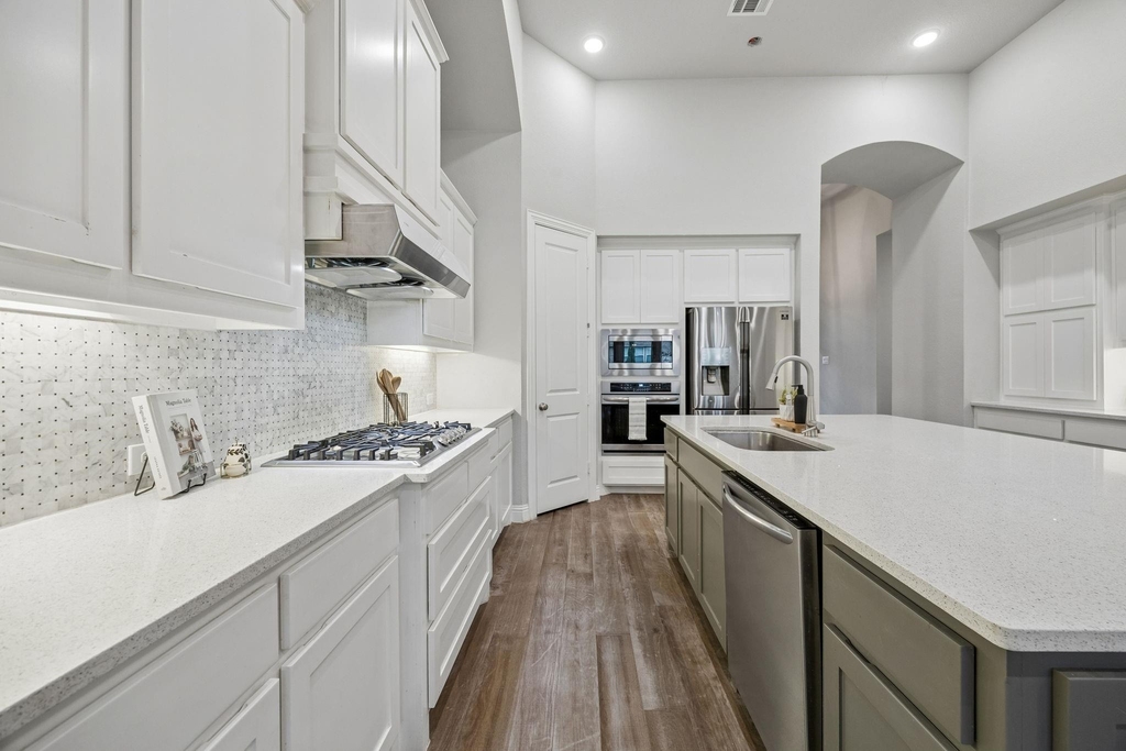 1950 Foxglen Drive - Photo 5