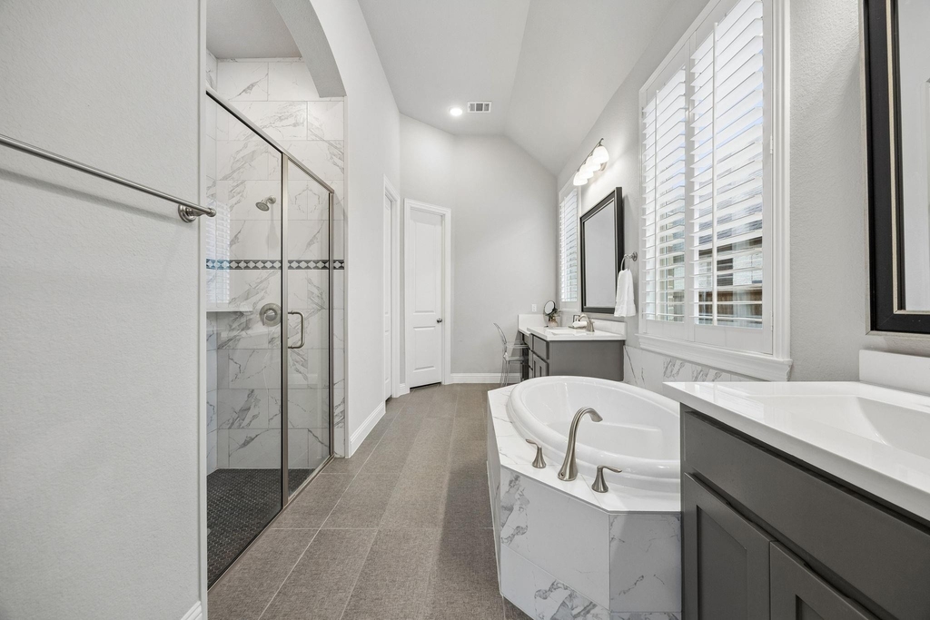 1950 Foxglen Drive - Photo 14