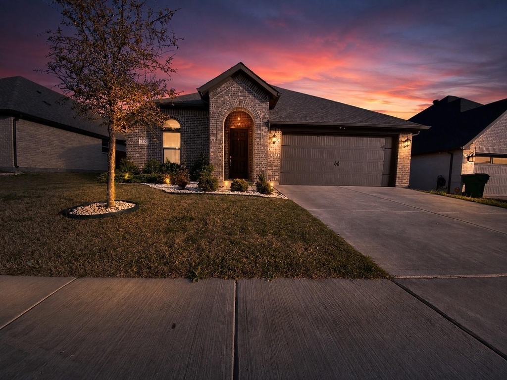 332 Paloma Street - Photo 0