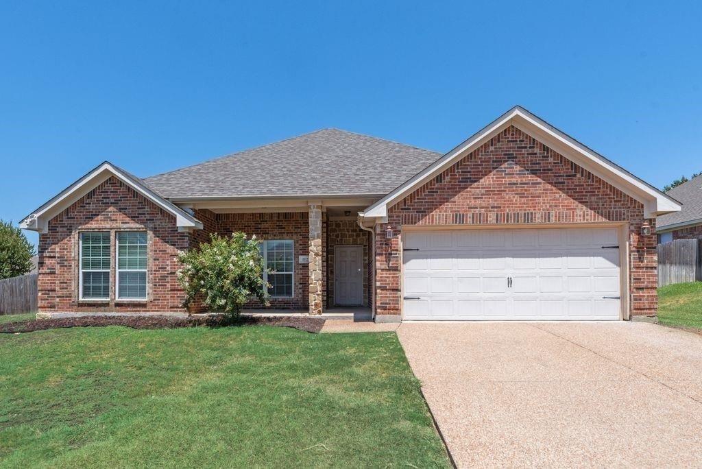 112 Singletree Lane - Photo 1