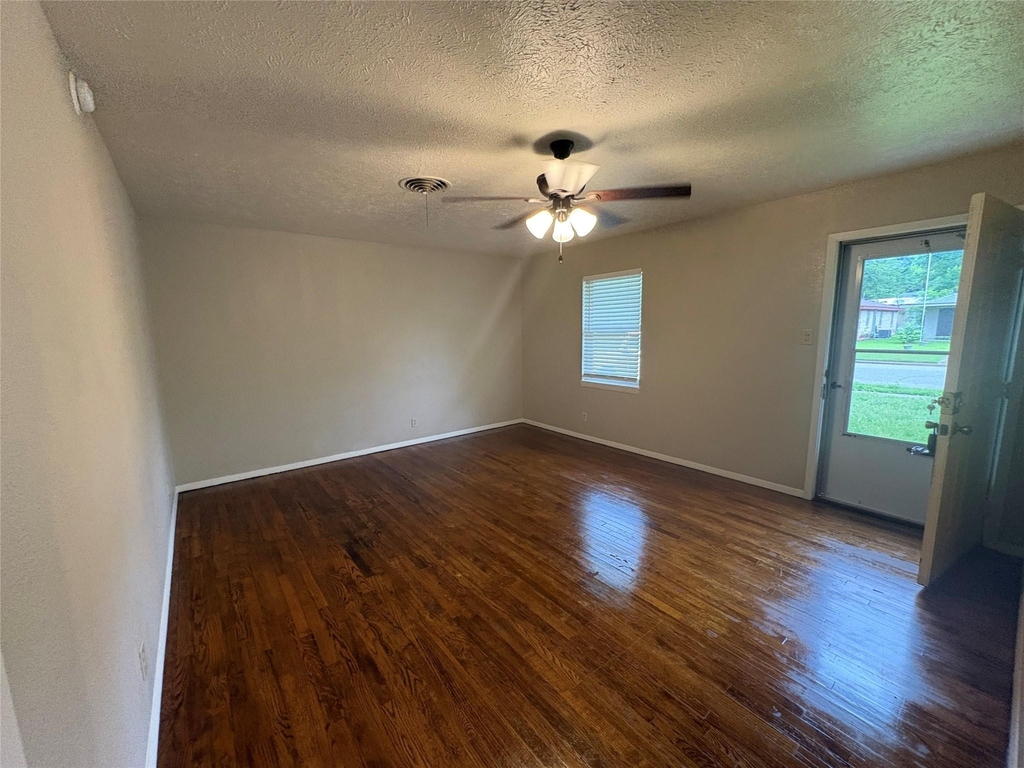 404 W Heron Street - Photo 2