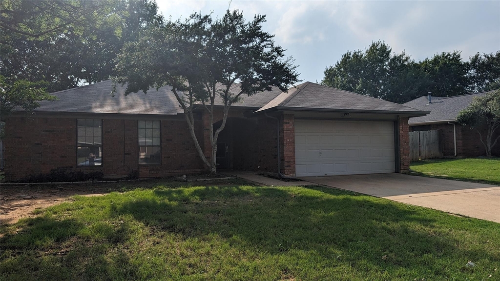 2706 Parkview Drive - Photo 0