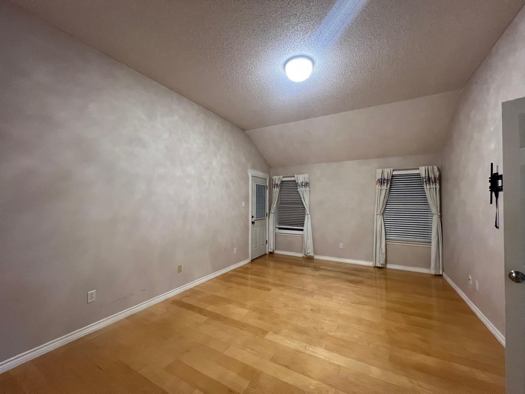 1008 Charter Oak Street - Photo 10
