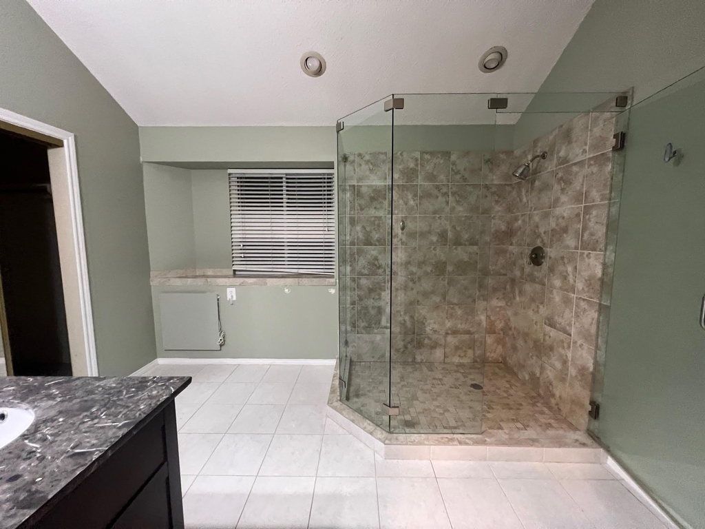 1008 Charter Oak Street - Photo 11