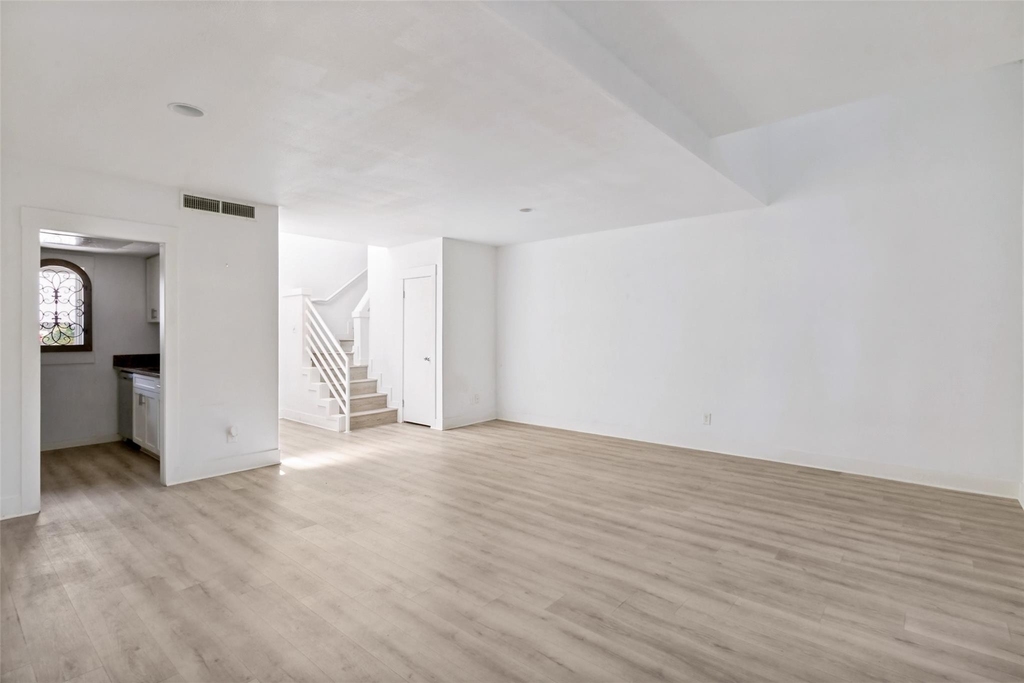 2802 Greenville Avenue - Photo 2