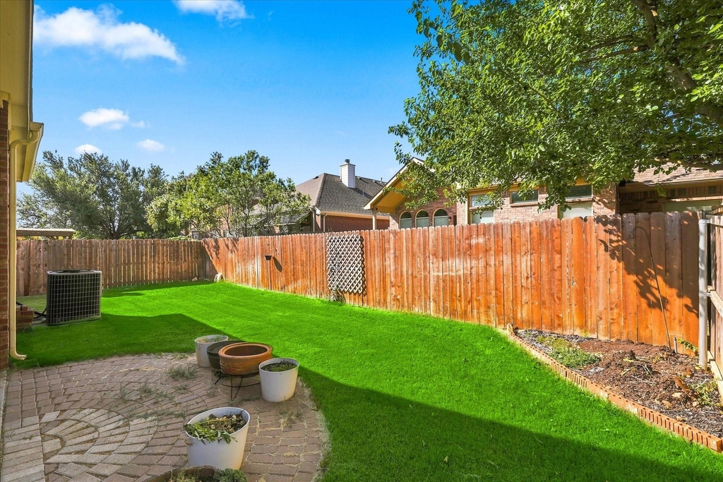 2812 Thorncreek Lane - Photo 18