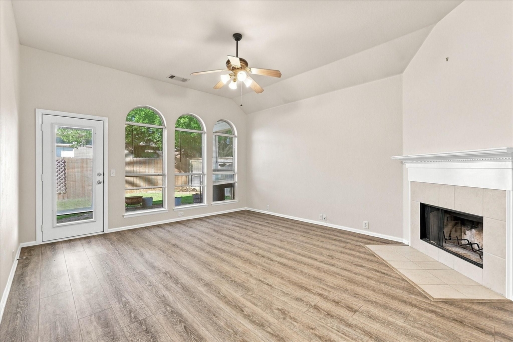 2812 Thorncreek Lane - Photo 2