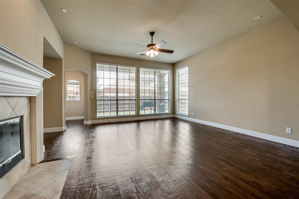 6072 Wallis Drive - Photo 3