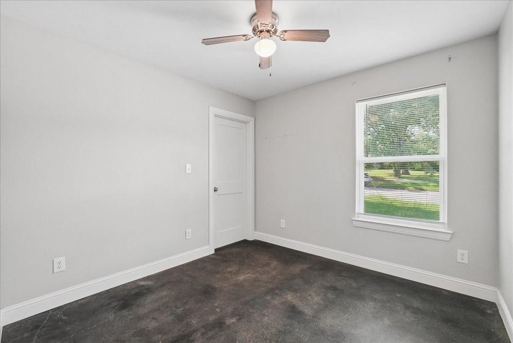 501 E Day Street - Photo 18