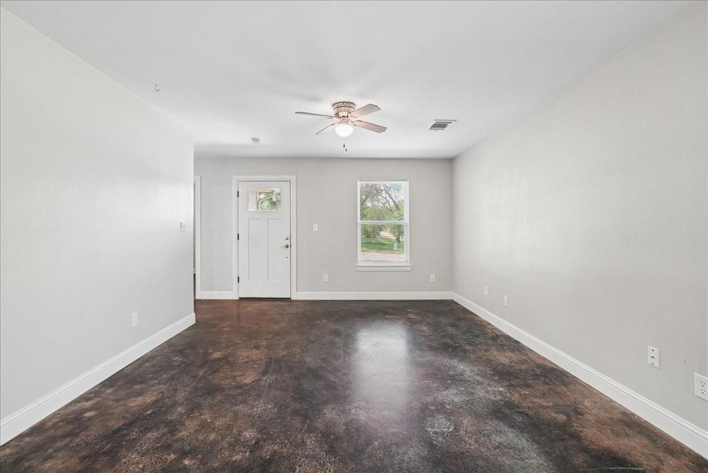 501 E Day Street - Photo 12