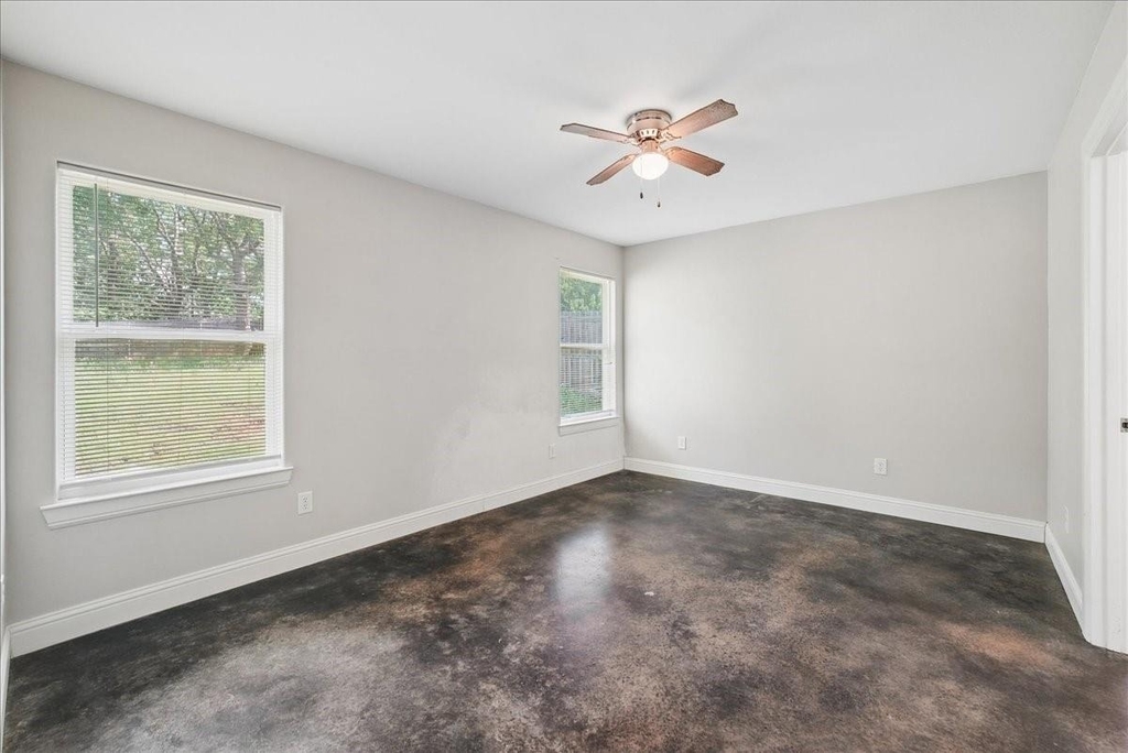 501 E Day Street - Photo 20