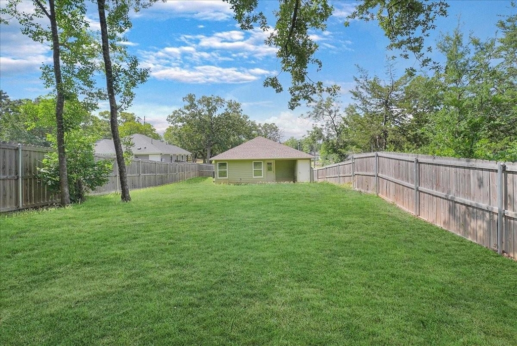 501 E Day Street - Photo 24