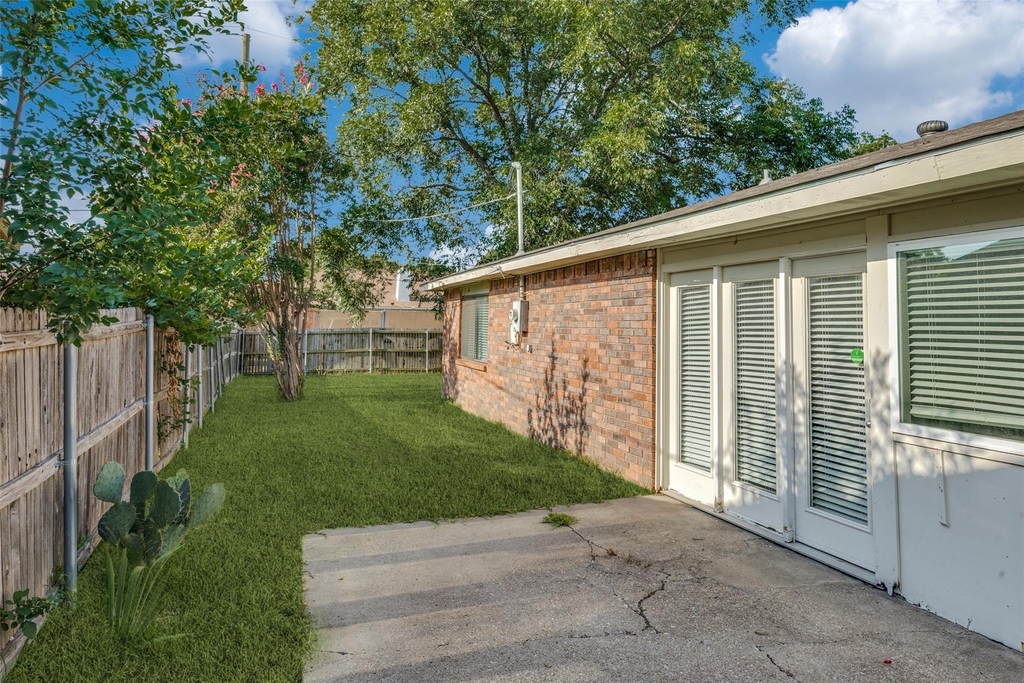8914 Vernon Drive - Photo 11