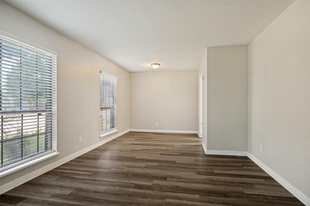 8914 Vernon Drive - Photo 4