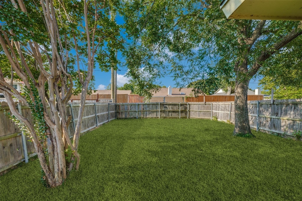 8914 Vernon Drive - Photo 2