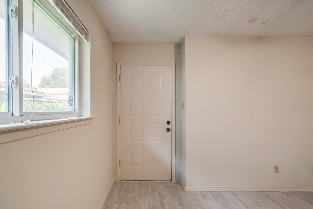 127 Allencrest Drive - Photo 3