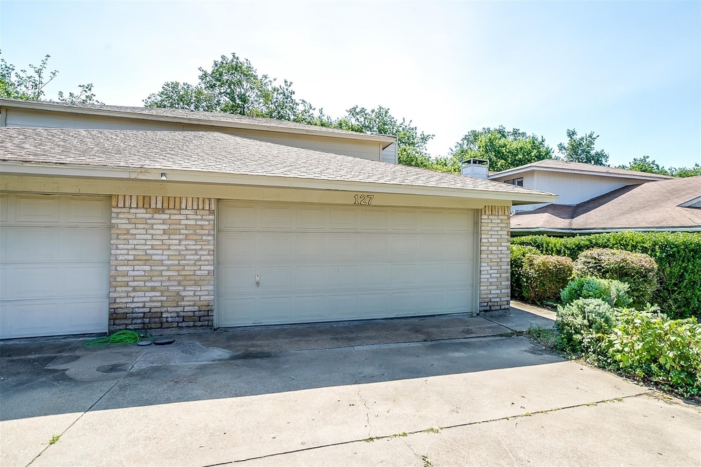 127 Allencrest Drive - Photo 2