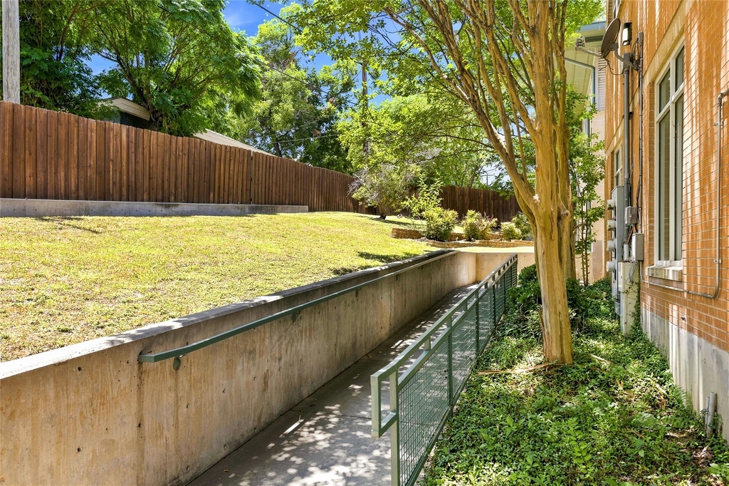 1617 W Oleander Street - Photo 2
