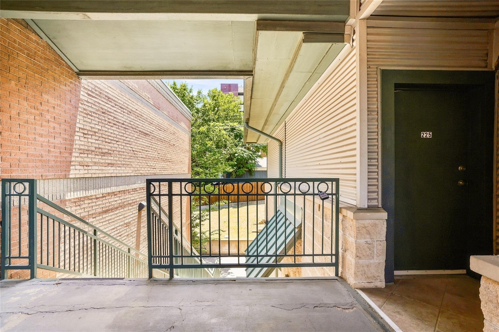 1617 W Oleander Street - Photo 3