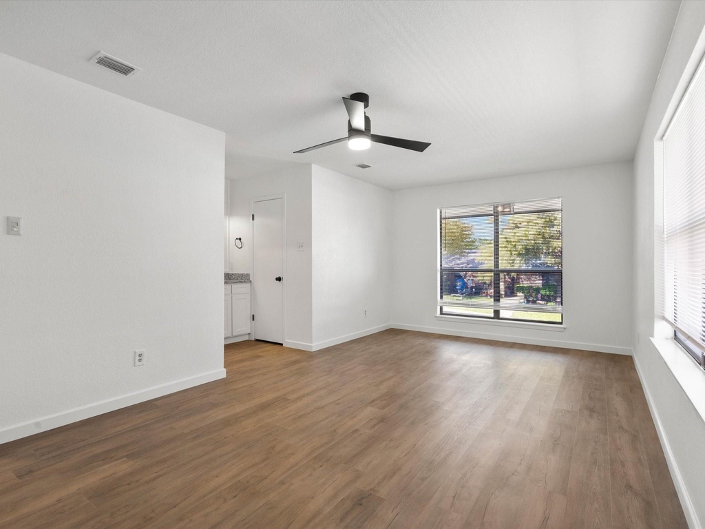 1117 S Rusk Street - Photo 4