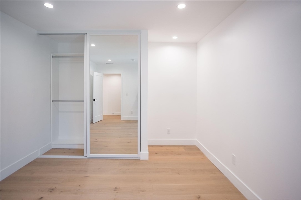 5743 Natick Ave - Photo 18