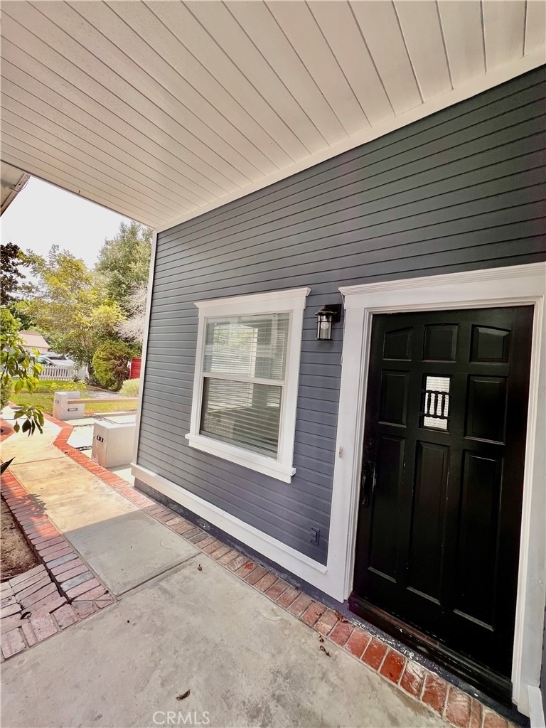 129 W Palmyra - Photo 2