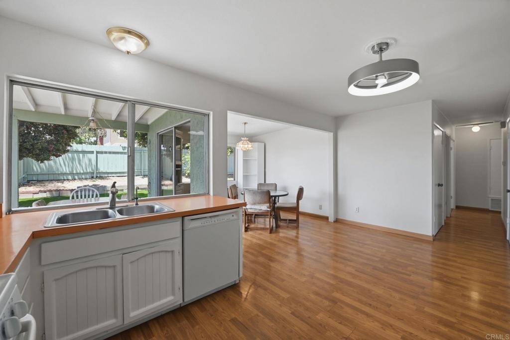 1712 Greentree Road - Photo 11