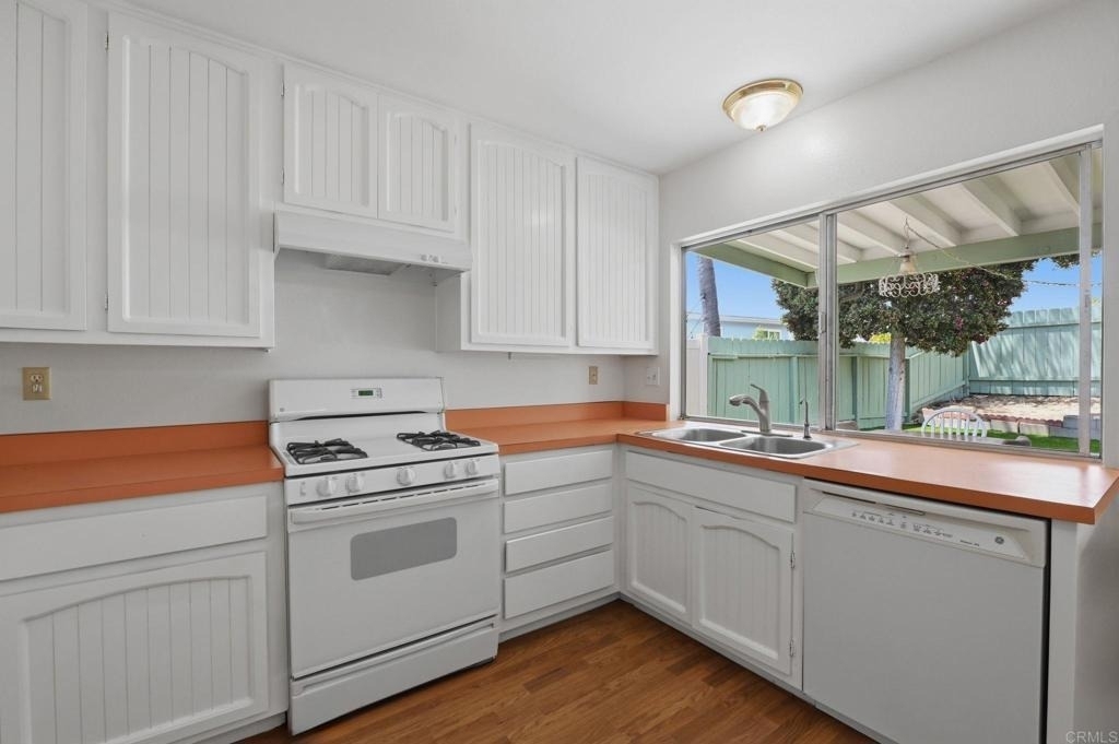 1712 Greentree Road - Photo 10