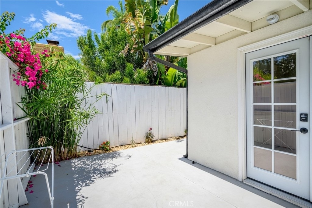 22432 Burbank - Photo 12