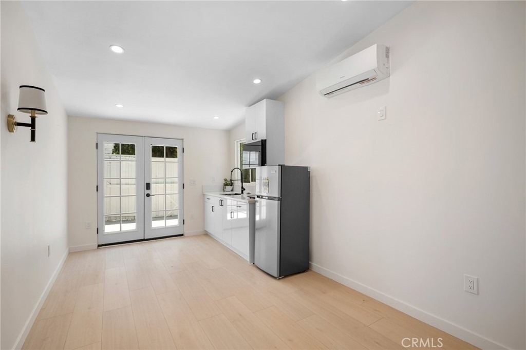 22432 Burbank - Photo 5
