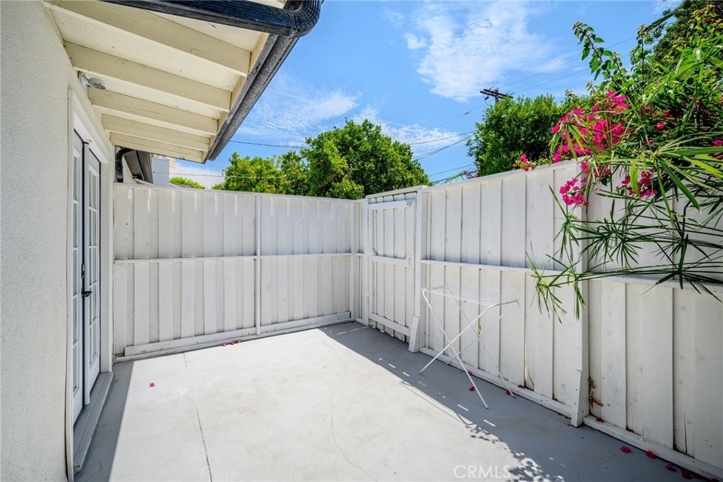 22432 Burbank - Photo 13